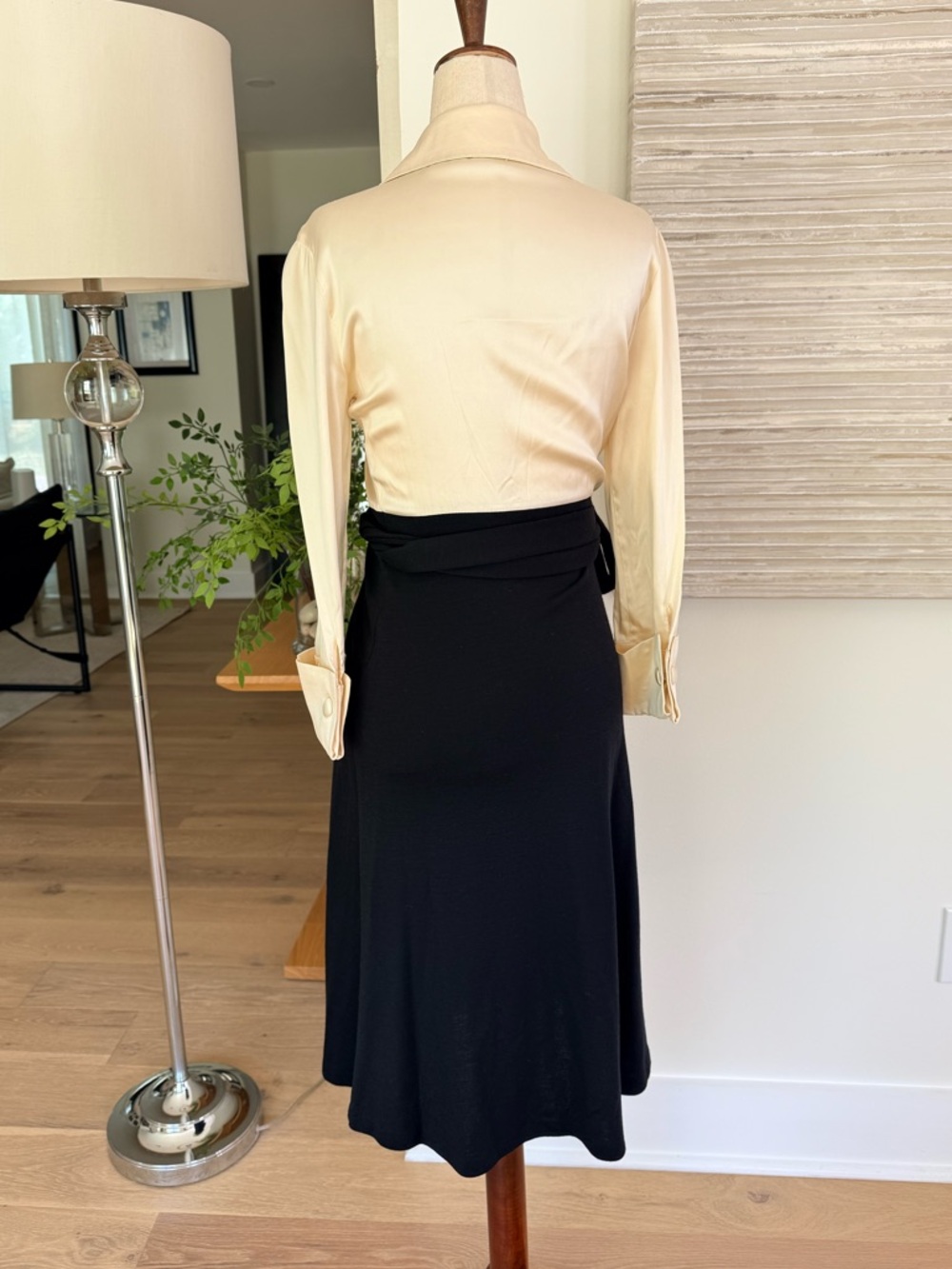 Diane Von Furstenberg Black Wrap Midi Dress with Self-Tie size 6 - Picture 10 of 13
